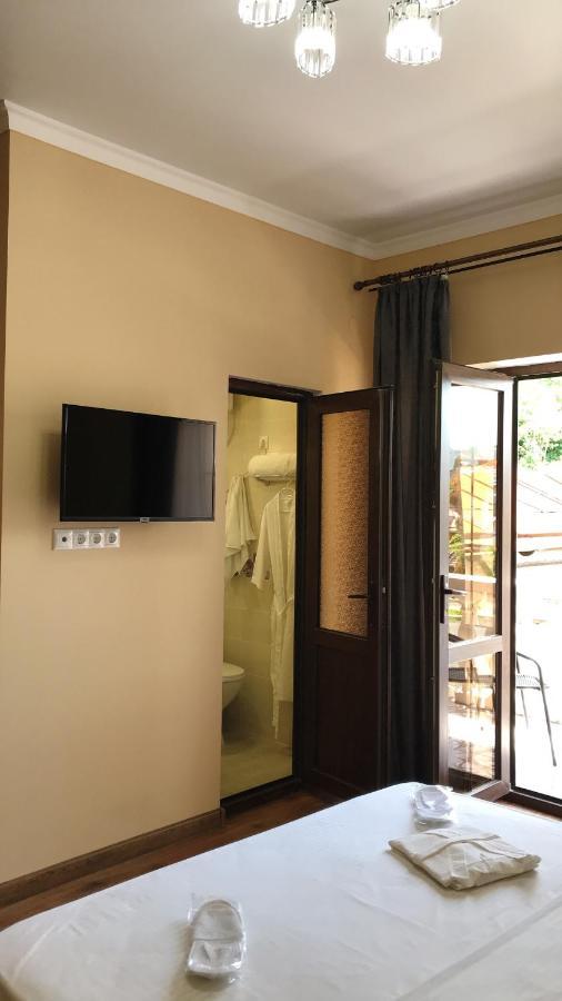 Hotel In Sukhum ซุคุม ภายนอก รูปภาพ
