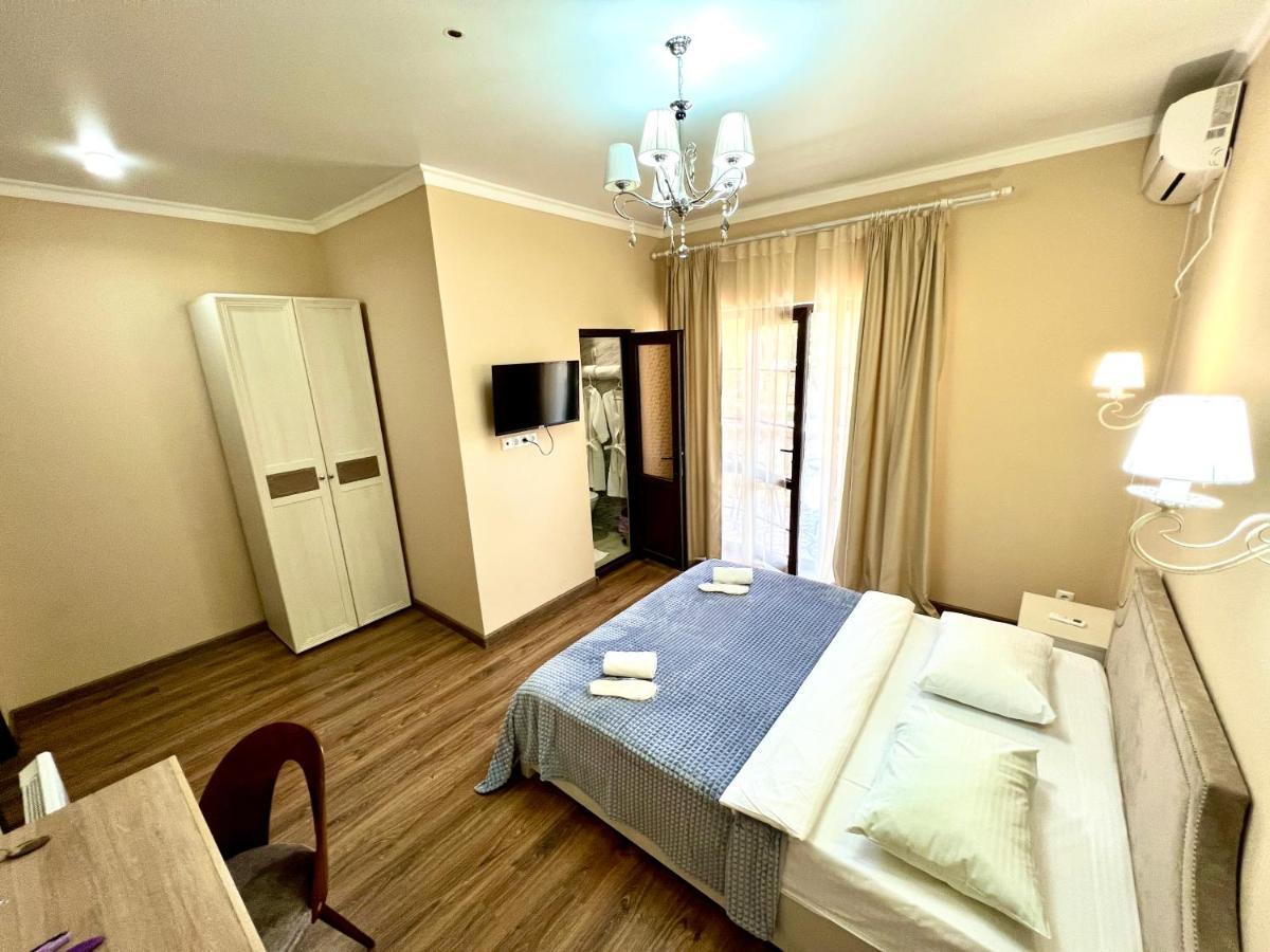 Hotel In Sukhum ซุคุม ภายนอก รูปภาพ