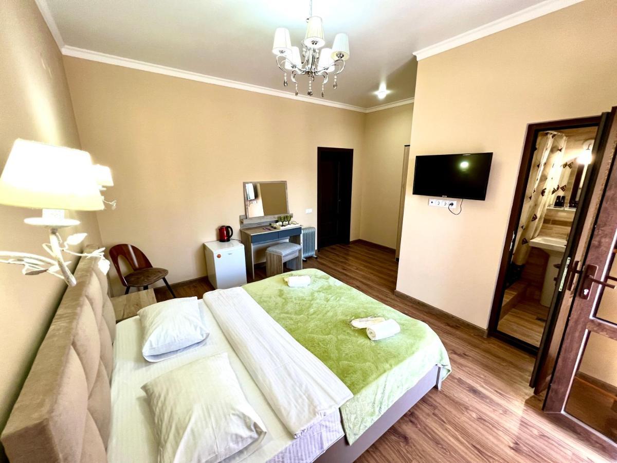Hotel In Sukhum ซุคุม ภายนอก รูปภาพ