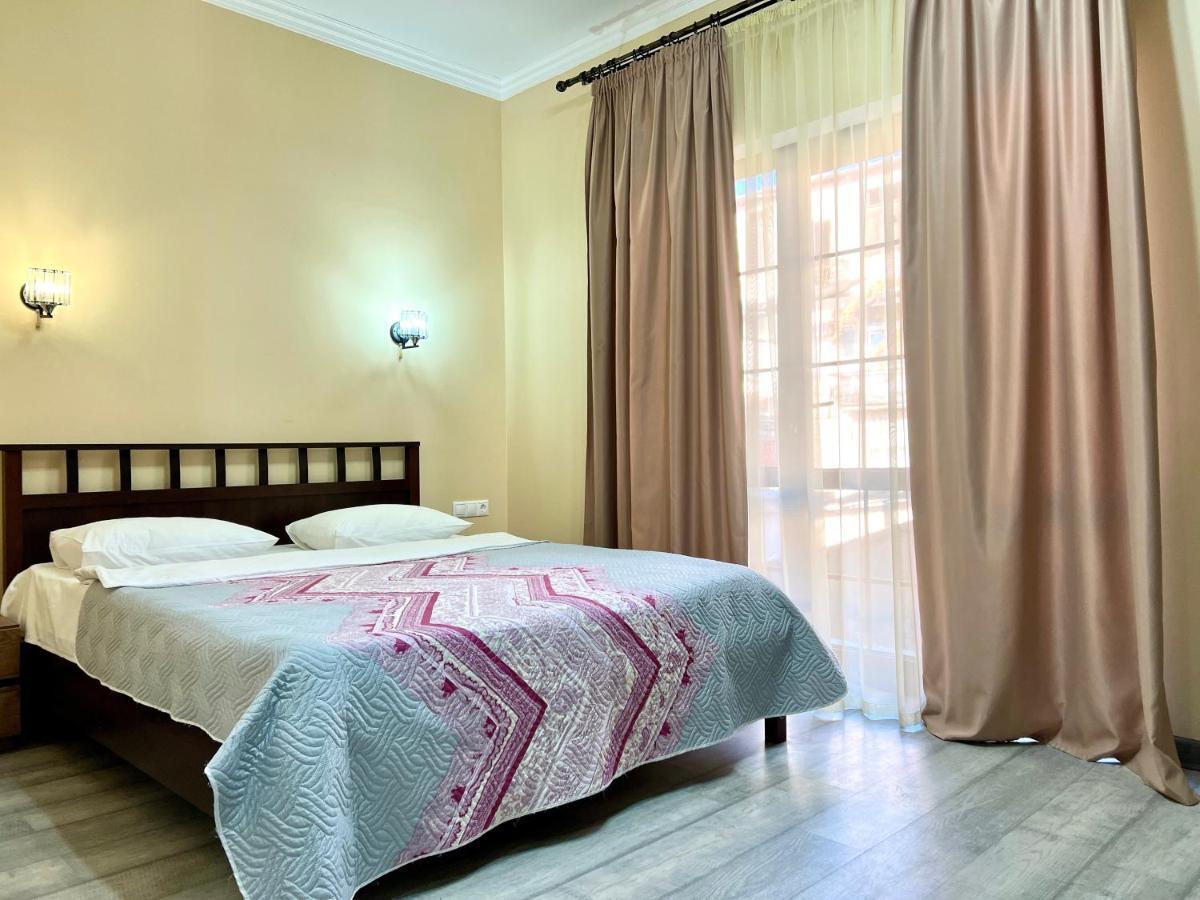 Hotel In Sukhum ซุคุม ภายนอก รูปภาพ