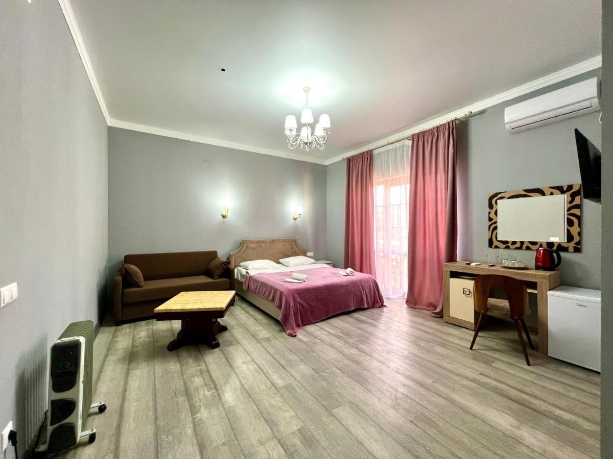 Hotel In Sukhum ซุคุม ภายนอก รูปภาพ
