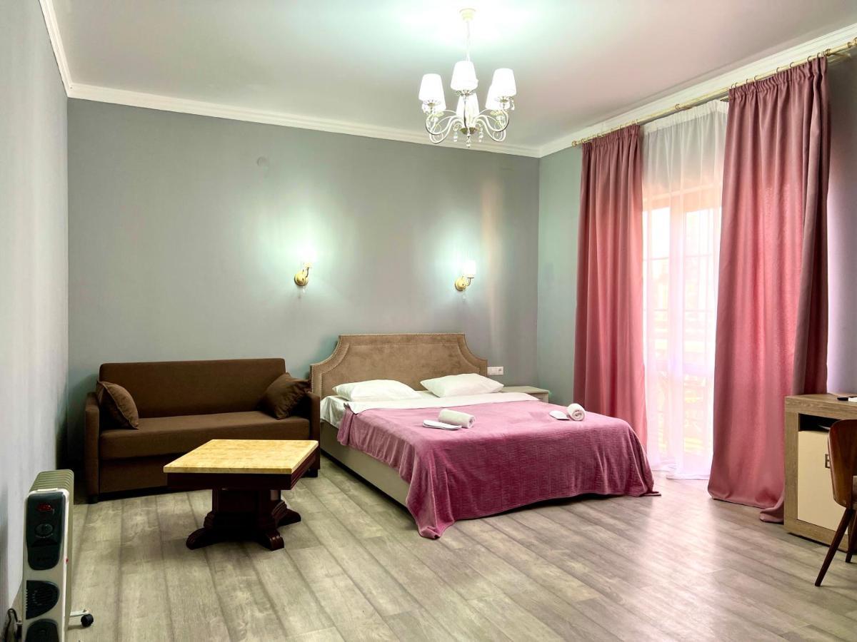 Hotel In Sukhum ซุคุม ภายนอก รูปภาพ