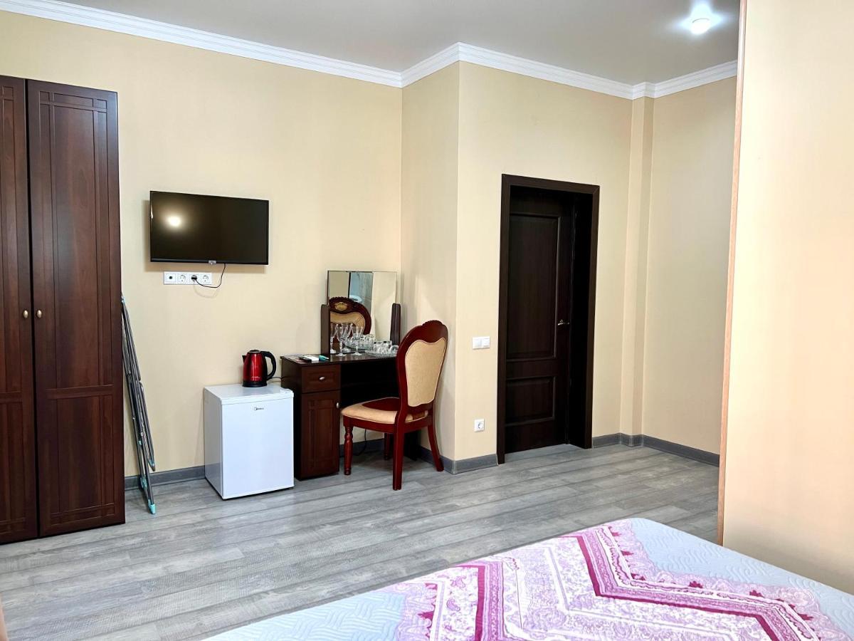 Hotel In Sukhum ซุคุม ภายนอก รูปภาพ