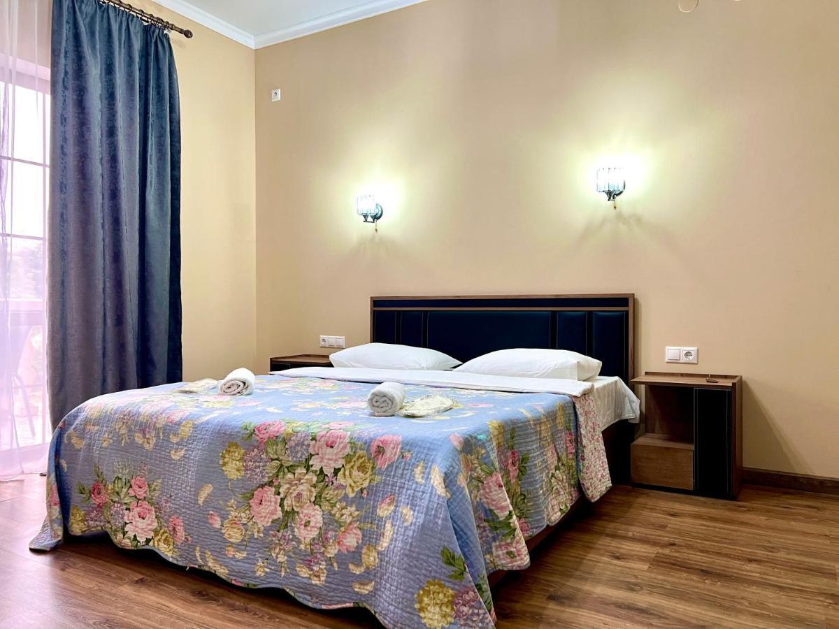 Hotel In Sukhum ซุคุม ภายนอก รูปภาพ