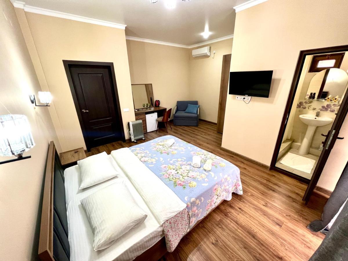 Hotel In Sukhum ซุคุม ภายนอก รูปภาพ